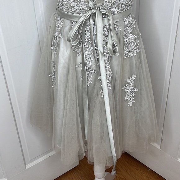 A-line Knee-length Tulle Prom Dress with Appliqués - Picture 7 of 15